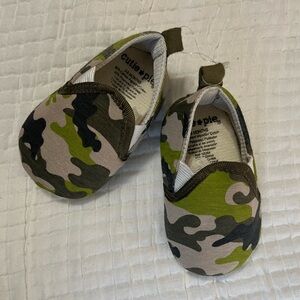 NWOT Cutie Pie Cotton Blend Camouflage Baby Shoes